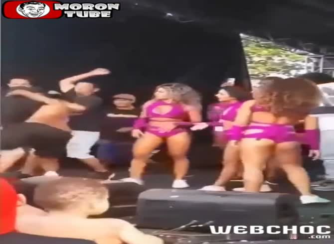Video :To feel the dancers' buttocks, a viewer mounts the stage and is battered